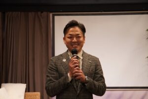 第11回理事会 バッチ授与式 新旧理事懇談会